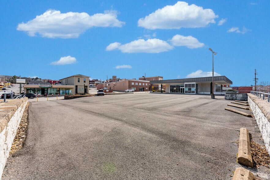 More Photos Of 214 Merchant St, Fairmont Bank For Sale