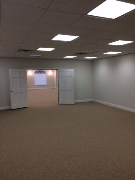 More Photos Of 155 North Crest Blvd, Macon-Bibb Office For Sale