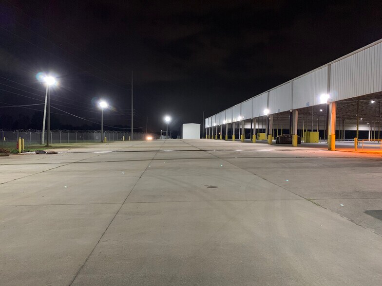 More Photos Of 1523 Midfield Industrial Blvd, Birmingham Distribution For Lease