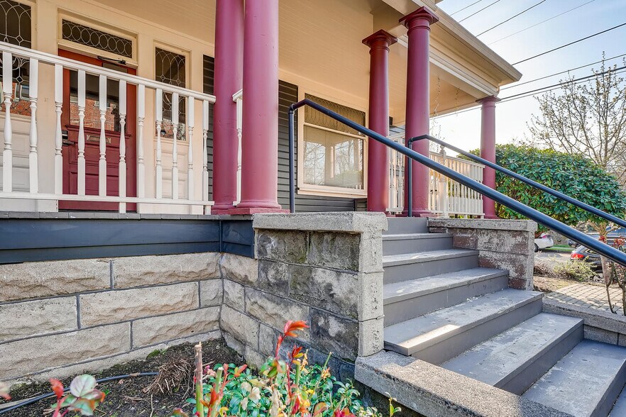 More Photos Of 1634 NW Everett St, Portland Apartments For Sale