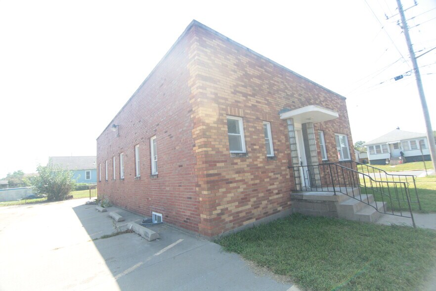 More Photos Of 124 3rd Ave W, Milan Office For Lease