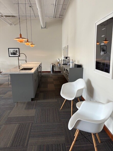 More Photos Of 801 Broadway Ave NW, Grand Rapids Office For Lease
