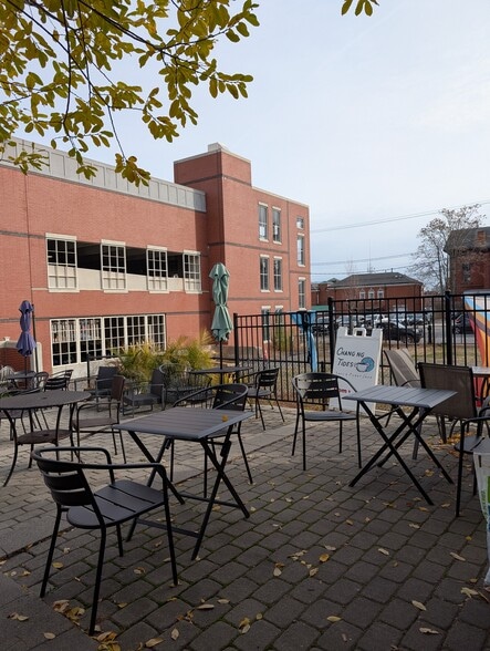 More Photos Of 92 Pleasant St, Newburyport Freestanding For Sale