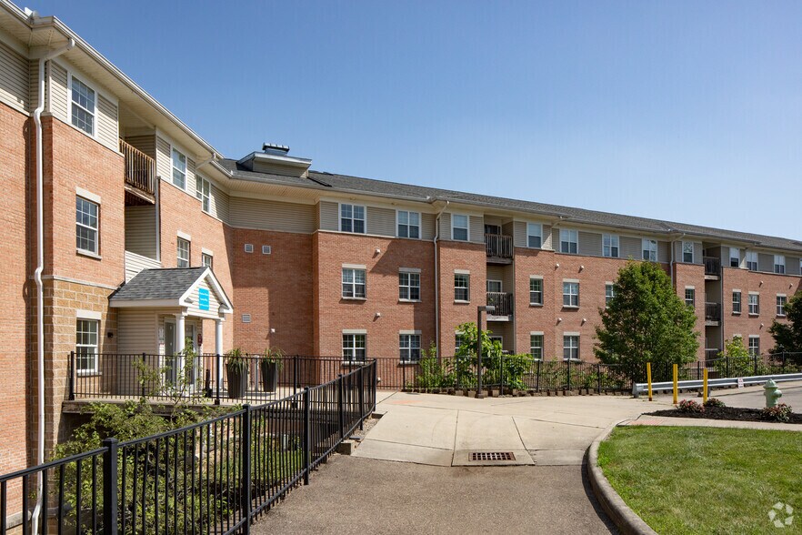 More Photos Of 1300 Cimarron Cir, Fairborn Apartments For Sale