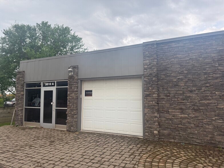More Photos Of 3510 Division St, Indianapolis Flex For Lease