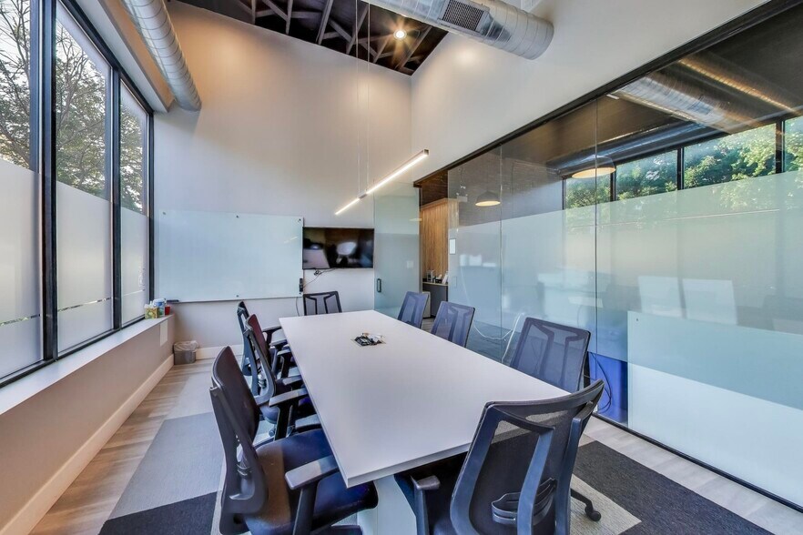 More Photos Of 3271 W Armitage Ave, Chicago Coworking Space