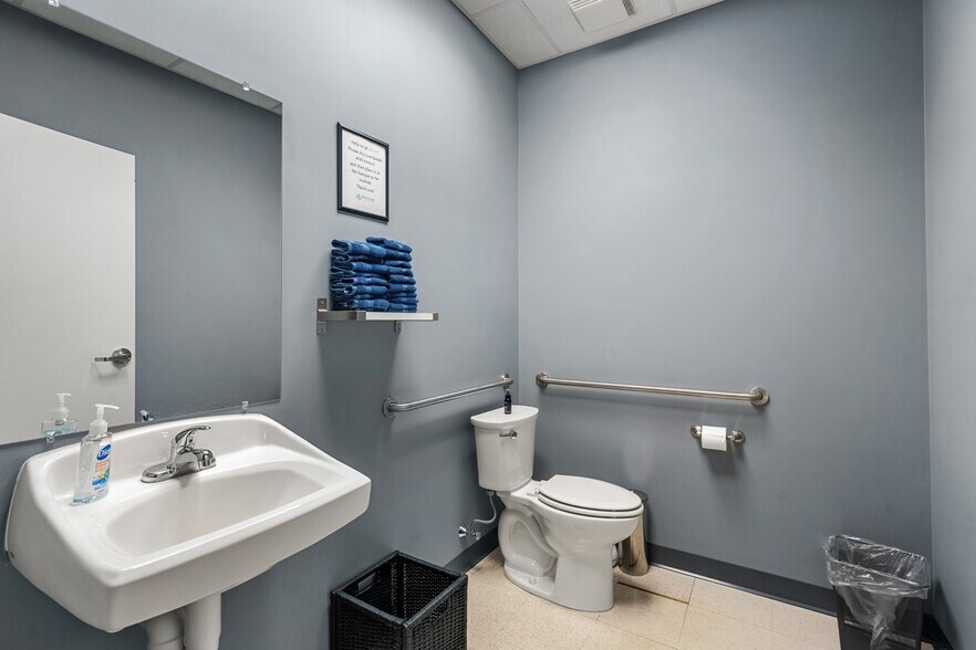 More Photos Of 809 N 3rd St, Manhattan Storefront Retail Office For Lease