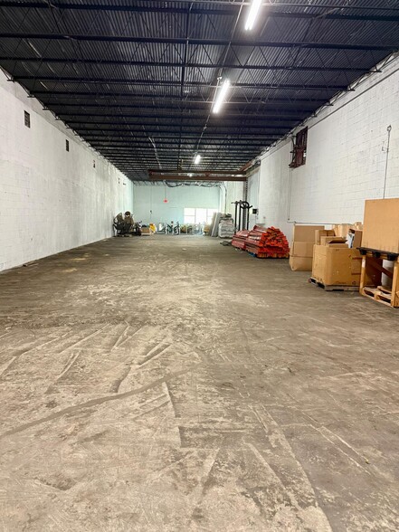 More Photos Of 6236 Miramar Pky, Miramar Showroom For Lease