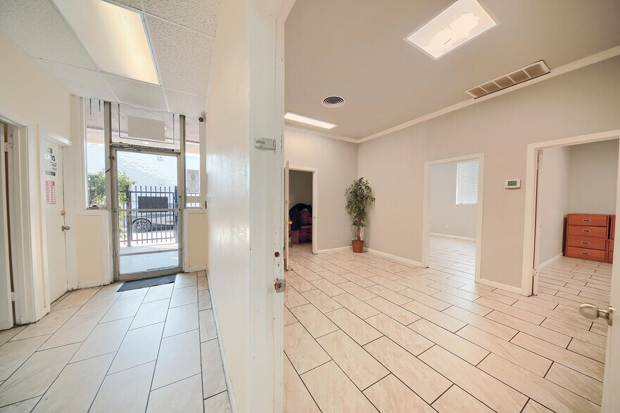 More Photos Of 33 E Magnolia St, Stockton Office For Lease