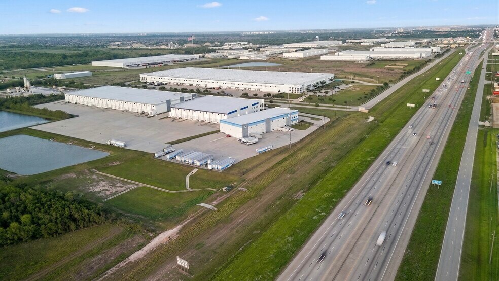 More Photos Of 450 Commerce Pky, Katy Distribution For Lease