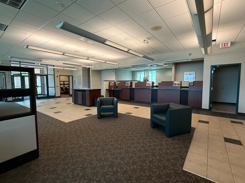 More Photos Of 1978 W Wilson St, Batavia Bank For Lease