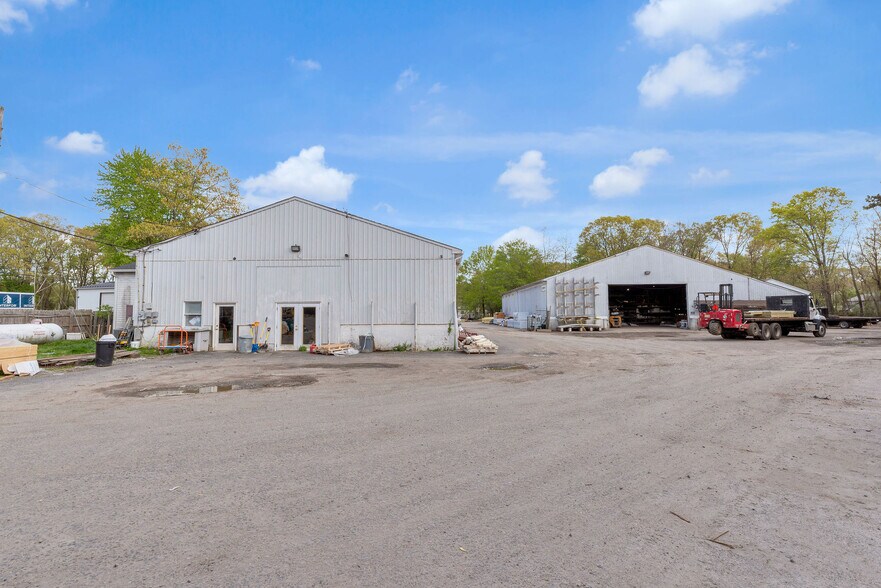 More Photos Of 484 Monmouth Rd, Millstone Township Showroom For Sale