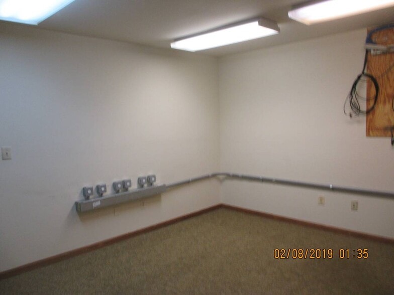 More Photos Of 9107 Industry Dr, Manassas Park Warehouse For Lease