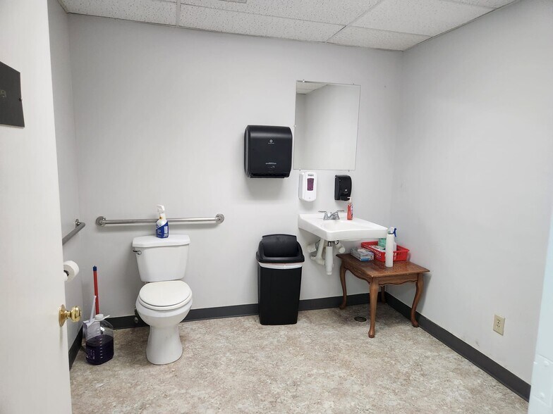 More Photos Of 743 Columbia Tpke, East Greenbush Medical For Lease