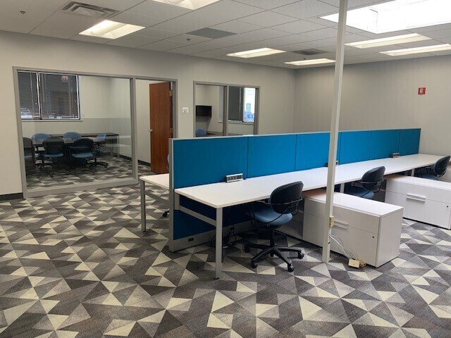 More Photos Of 2600 W 23rd St, Broadview Flex For Lease