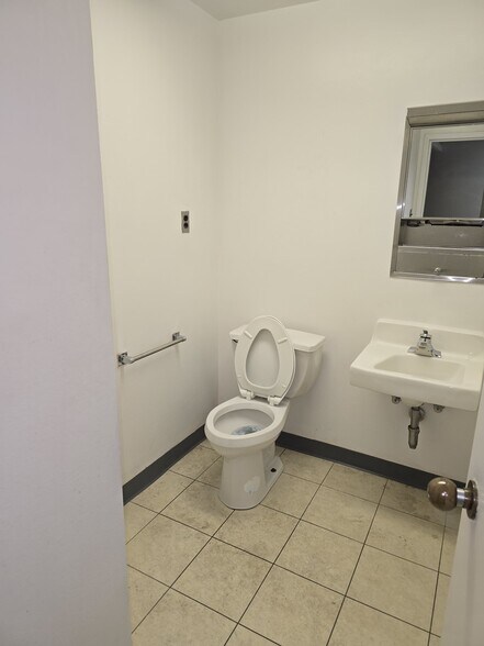 More Photos Of 2801 Island Ave, Philadelphia Medical For Lease