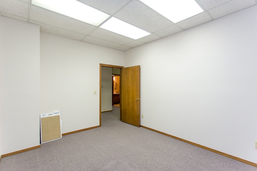More Photos Of 100 N Fruitland St, Kennewick Office For Lease