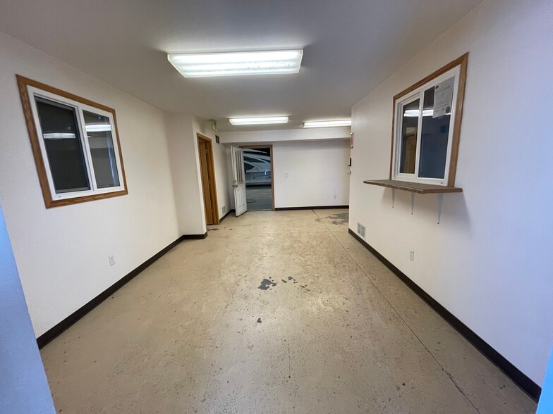 More Photos Of 3532 Hwy 58, Fairview Warehouse For Sale