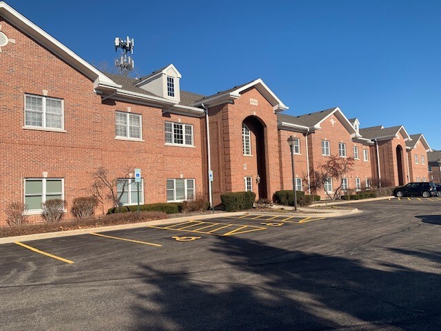 More Photos Of 1421-1431 McHenry Rd, Buffalo Grove Office For Sale