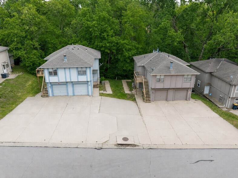 Primary Photo Of 8213 N Everton Ave, Kansas City Multifamily For Sale