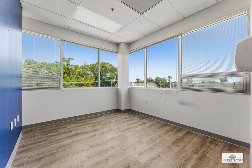 More Photos Of 456 Chestnut St, Lakewood Office For Lease