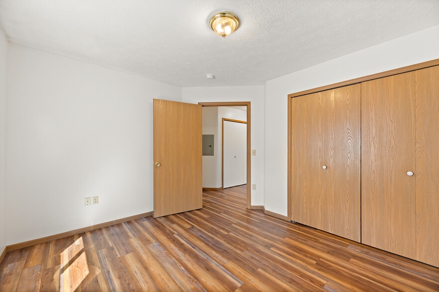 More Photos Of 1894-1898 Springfield Lake Blvd, Akron Apartments For Sale