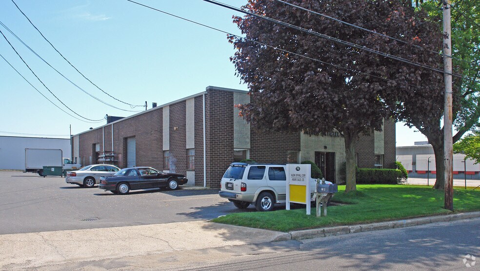 Primary Photo Of 75 Cabot St, West Babylon Warehouse For Lease