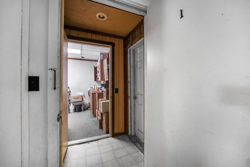 More Photos Of 10907 Main St, Honor Flex For Sale