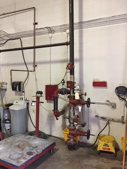 More Photos Of 41158 Koppernick Rd, Canton Township Warehouse For Lease