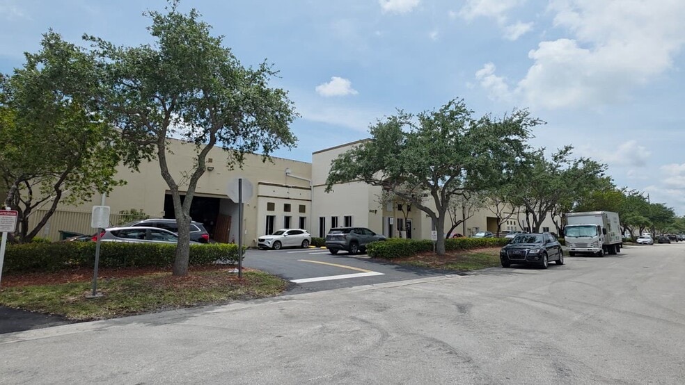 More Photos Of 10420 NW 37th Ter, Miami Warehouse For Sale