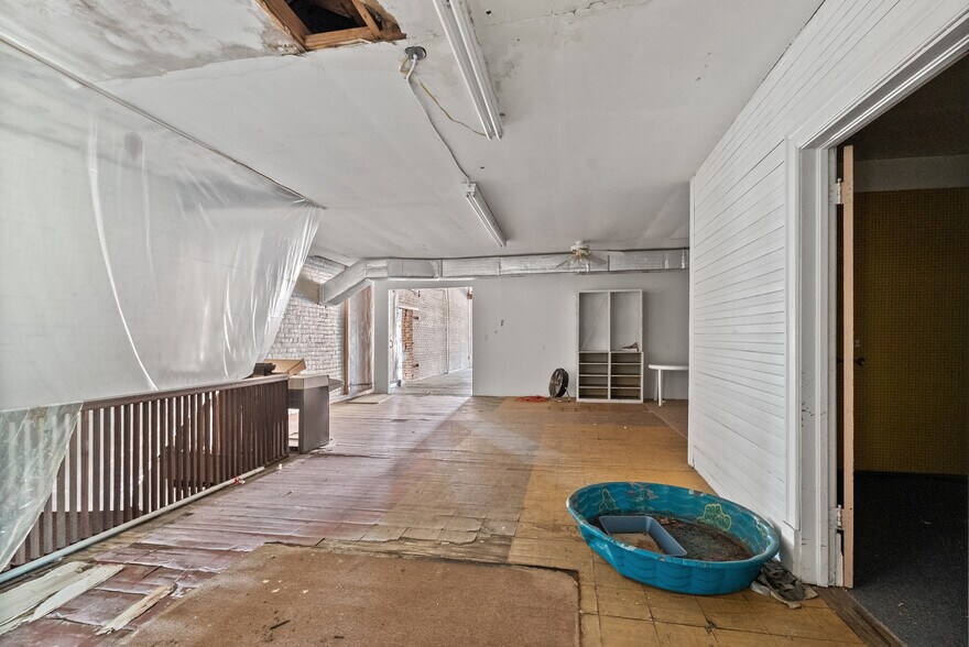 More Photos Of 1850 Church St, Appomattox Bar For Sale