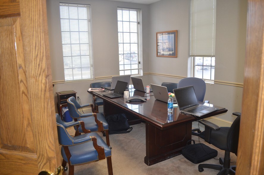 More Photos Of 3923 Blenheim Blvd, Fairfax Medical For Sale