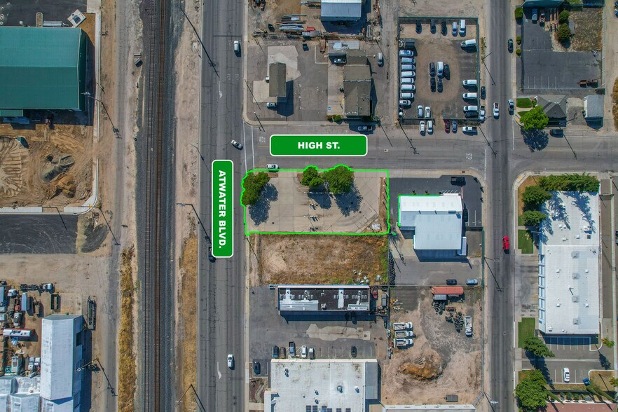 More Photos Of 695 Atwater Blvd, Atwater General Retail For Sale