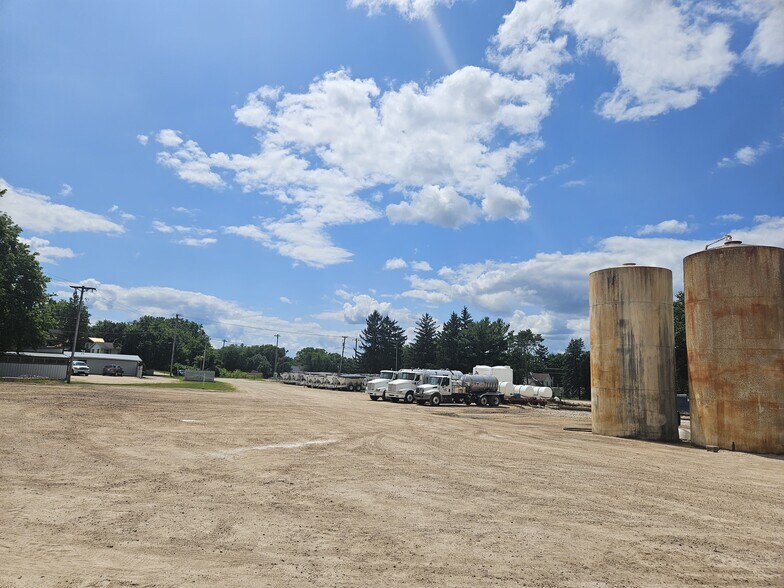 More Photos Of 529 Furnace St, Mayville Warehouse For Sale