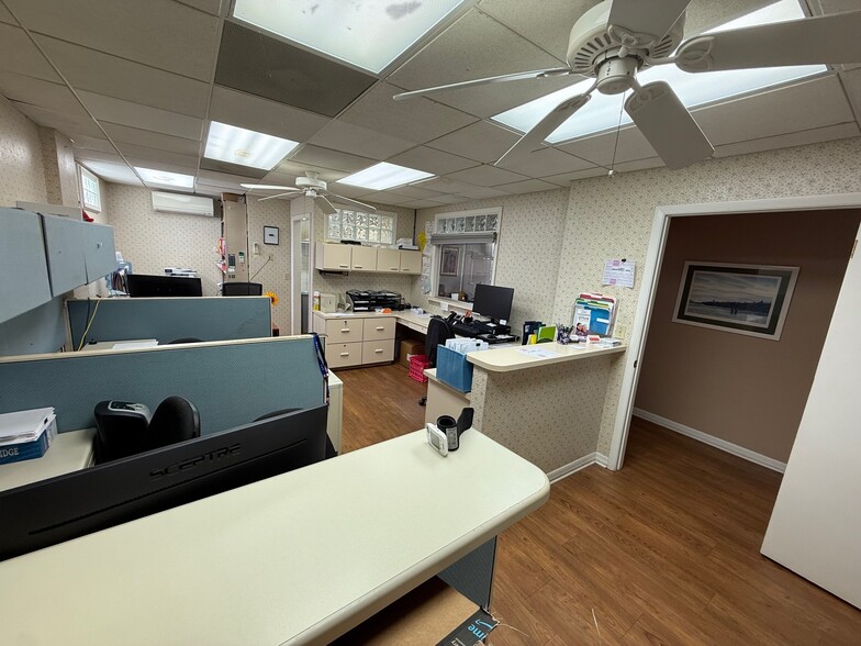 More Photos Of 1405 Pine St, Melbourne Medical For Sale