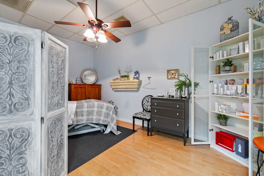 More Photos Of 2112 Armory Dr, Santa Rosa Freestanding For Sale