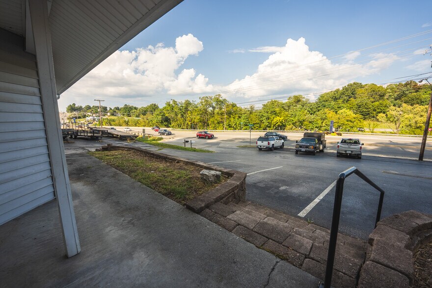 More Photos Of 690 N Franklin St, Christiansburg Office For Sale