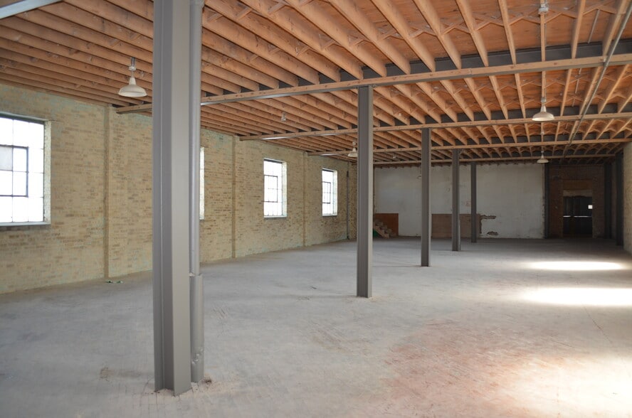 More Photos Of 4130-4150 S Wabash Ave, Chicago Manufacturing For Lease