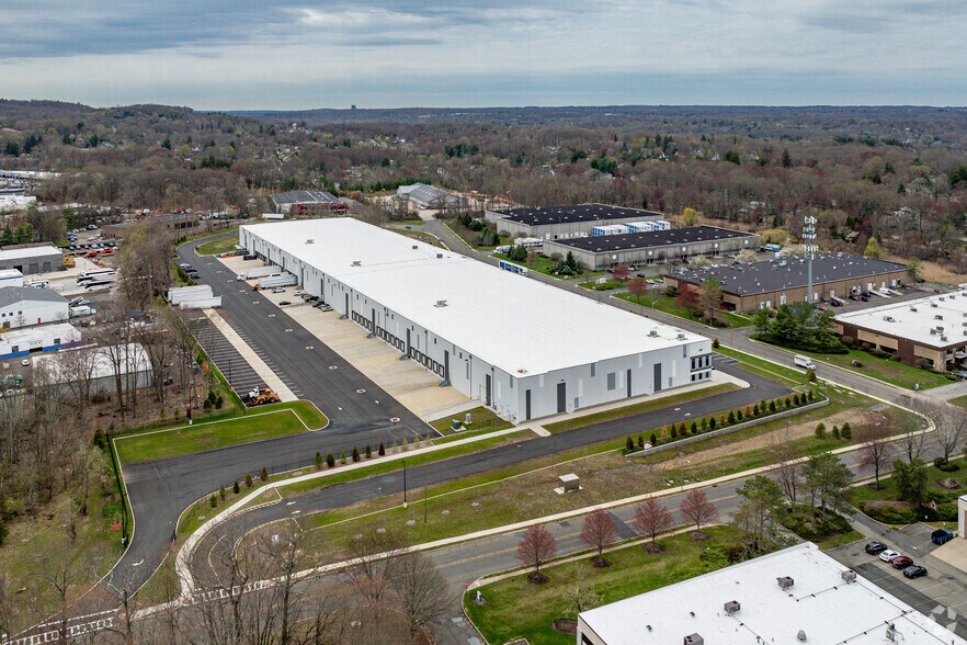 More Photos Of 701-705 Executive Blvd., Valley Cottage Distribution For Lease