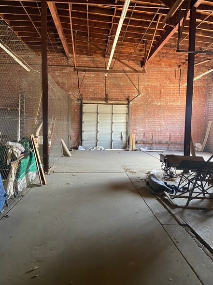 More Photos Of 610 N Washington St, Albany Flex For Sale