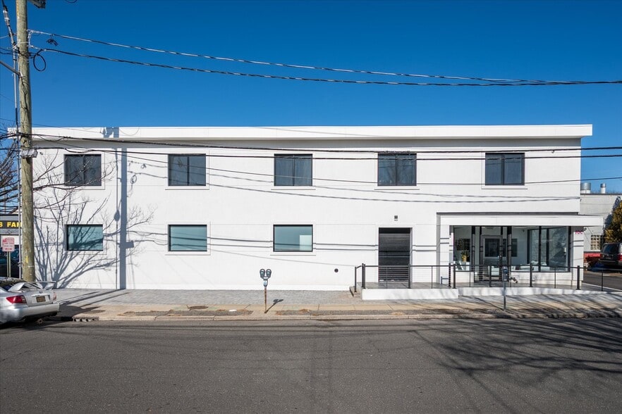 More Photos Of 25 Willowdale Ave, Port Washington Office For Sale