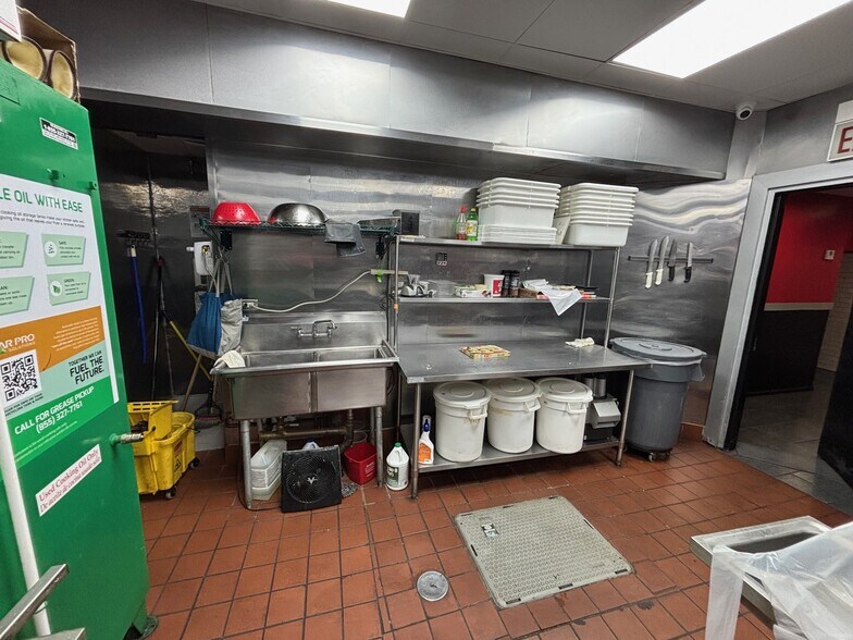 More Photos Of 1811-1819 W North Ave, Chicago Office For Lease