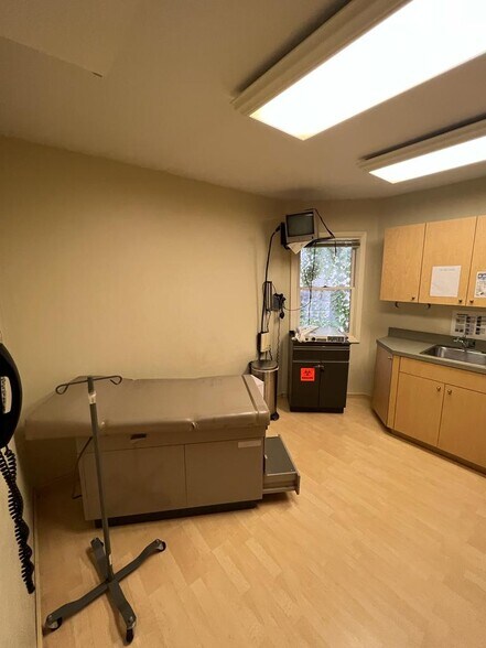 More Photos Of 189-04 Union Tpke, Fresh Meadows Medical For Lease