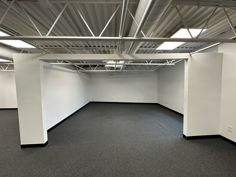 More Photos Of 599-601 Albany Ave, Amityville Warehouse For Lease