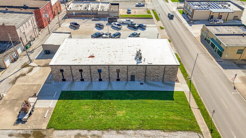 More Photos Of 509 - 511 W. Rollins, Moberly Office For Lease