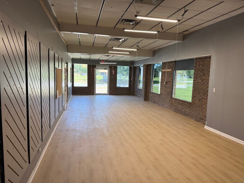 More Photos Of 1865 US 41 Hwy SW, Calhoun Industrial For Lease