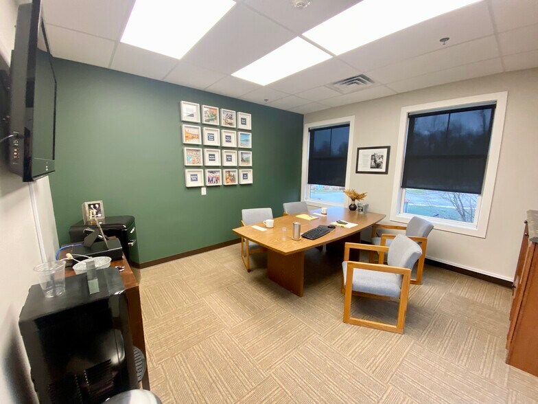 More Photos Of 921 S Arbor Vitae, Edwardsville Freestanding For Sale