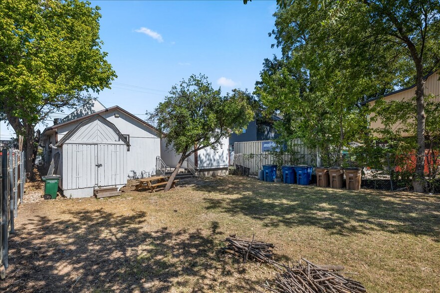 More Photos Of 2607 E 5th St, Austin Religious Facility For Sale