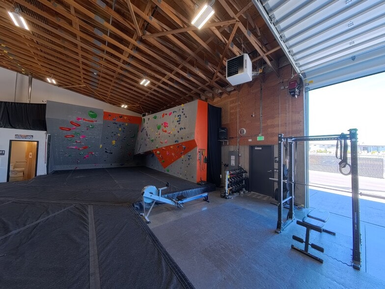 More Photos Of 2405 SW 1st St, Redmond Industrial For Lease