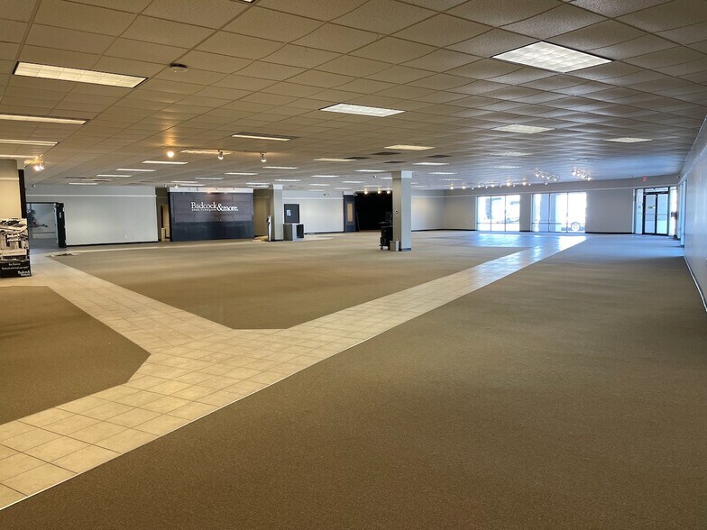 More Photos Of 3318 Mercer University Dr, Macon-Bibb Freestanding For Lease